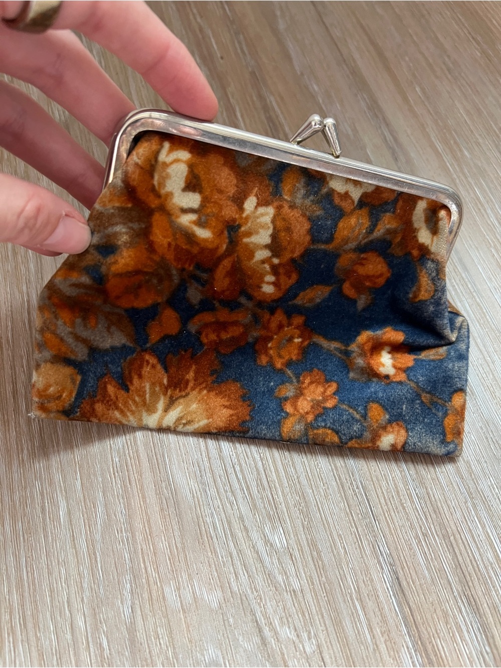 Vintage 1970s Velvet Floral Kiss Lock Coin Purse Retro Boho blue gold orange - Picture 2 of 4